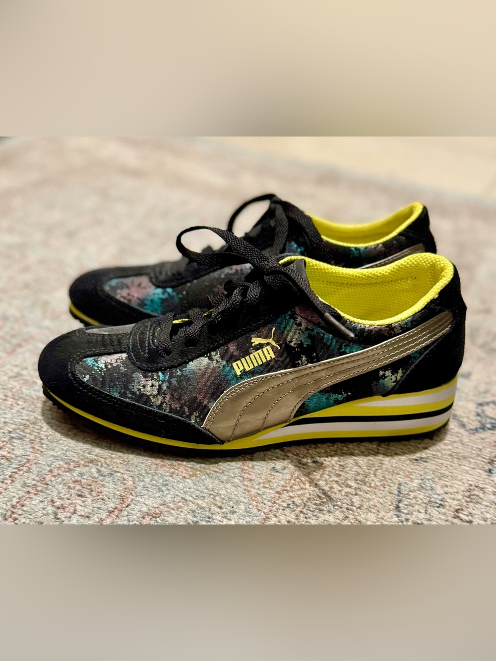 PUMA women's Black & Yellow Athletic Sneakers Sport lifestyle Ortholite